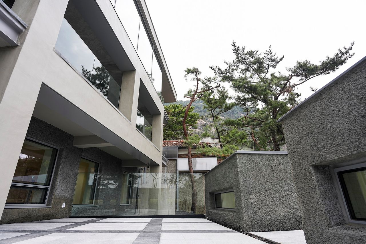 공공문화예술공간으로 재탄생하는 서울 평창동 김창열 화백의 자택. 사진 종로구