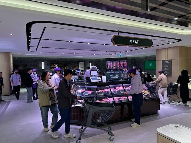 31일 오픈한 롯데백화점 노원점 레피세리 매장 내 '프리미엄 돈육 셀렉샵’. 사진 롯데백화점