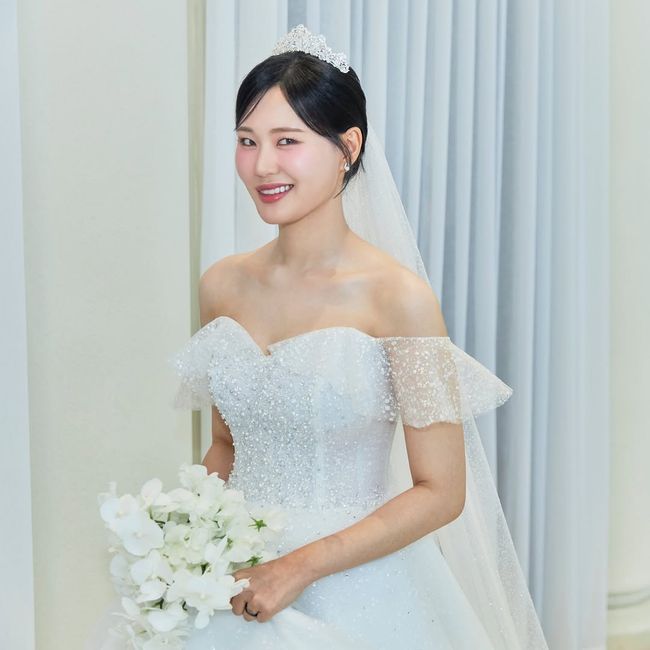 엄지윤 SNS