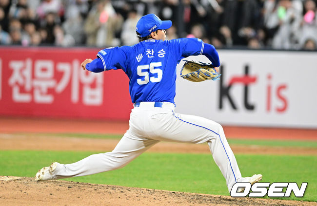 [OSEN=수원, 조은정 기자] 3일 경기도 수원 KT위즈파크에서 2026 신한 SOL KBO리그 KT 위즈와 삼성 라이온즈의 경기가 열렸다.이날 KT는 사우어, 삼성은 후라도를 선발로 내세웠다.8회말 삼성 배찬승이 역투하고 있다. 2026.04.03 /cej@osen.co.kr