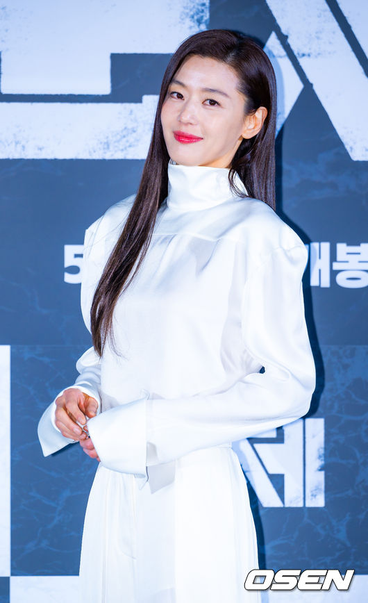 [OSEN=민경훈 기자] 6일 오전 서울 용산구 CGV 용산아이파크몰에서 영화 '군체' 제작보고회가 열렸다.