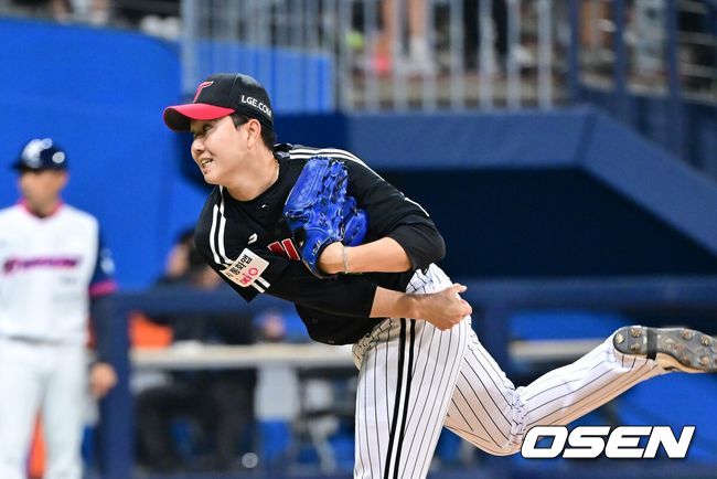 [OSEN=고척, 박준형 기자] LG는 5일 서울 고척 스카이돔에서 열린 2026 KBO리그 키움과 경기에서 6-5로 승리했다. 9회말 LG 마무리 투수 유영찬이 역투하고 있다.  2026.04.04 / soul1014@osen.co.kr