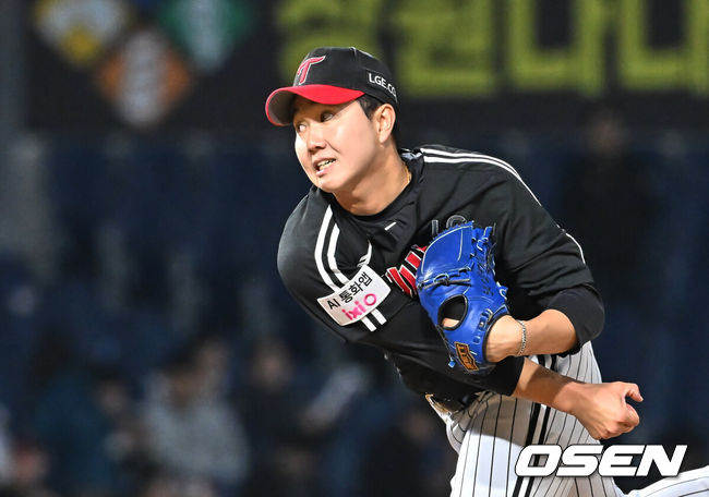 [OSEN=창원, 이석우 기자] 8일 창원NC파크에서 2026 신한 SOL KBO 리그 NC 다이노스와 LG 트윈스의 경기가 열렸다. 홈팀 NC는 신민혁이, 방문팀 LG는 웰스가 선발 출전했다. LG 트윈스 유영찬이 역투하고 있다. 2026.04.08 / foto0307@osen.co.kr