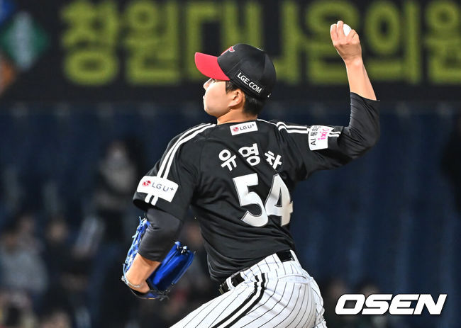 [OSEN=창원, 이석우 기자] 8일 창원NC파크에서 2026 신한 SOL KBO 리그 NC 다이노스와 LG 트윈스의 경기가 열렸다. 홈팀 NC는 신민혁이, 방문팀 LG는 웰스가 선발 출전했다. LG 트윈스 유영찬이 역투하고 있다. 2026.04.08 / foto0307@osen.co.kr