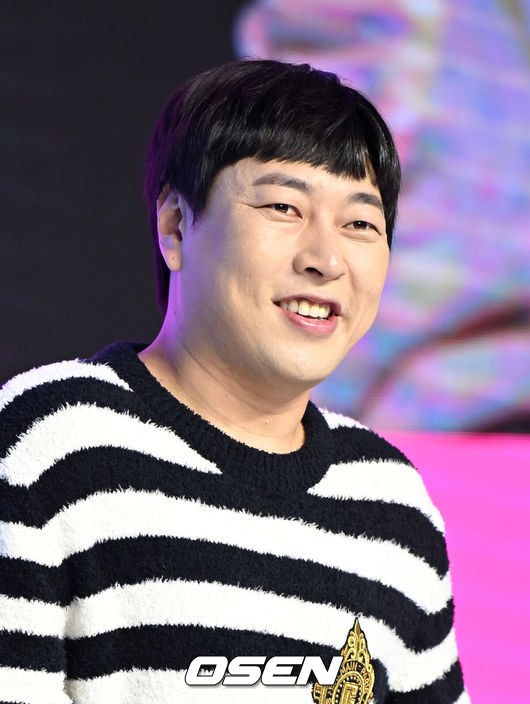 [OSEN=이대선 기자] 14일 오전 서울 여의도 콘래드 서울에서 쿠팡플레이 '체인리액션' 제작발표회가 열렸다.개그맨 이진호가 질문을 듣고 있다. 2022.09.14 /sunday@osen.co.kr