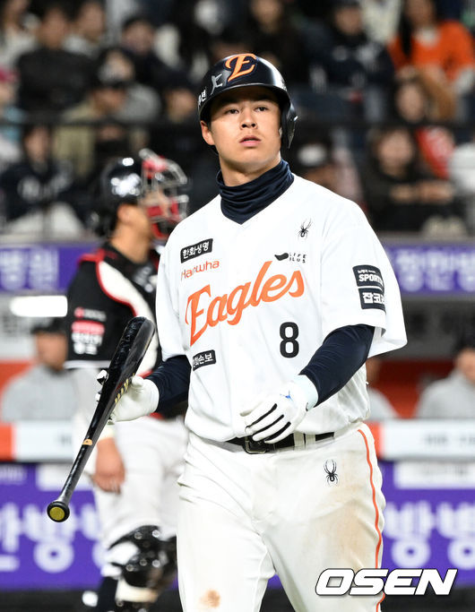 [OSEN=대전, 이대선 기자] 31일 대전 한화생명볼파크에서 2026 신한 SOL KBO리그 한화 이글스와 KT 위즈의 경기가 열렸다.이날 한화는 오웬 화이트, KT는 케일럽 보쉴리를 선발로 내세웠다.9회초 무사에서 한화 노시환이 삼진으로 물러나고 있다. 2026.03.31 /sunday@osen.co.kr
