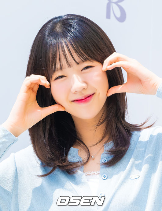 [OSEN=박준형 기자]  19일 서울 성수동 한 매장에서 베이델리(BEIDELLI) 플래그십 스토어 오프닝 포토콜 행사가 진행됐다. 이날 행사에는 엔믹스 규진과 트리플에스(김유연, 윤서연, 코토네), 지예은이 참석했다.배우 지예은이 포즈를 취하고 있다.  2025.06.19 / soul1014@osen.co.kr