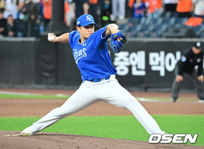 [OSEN=대전, 지형준 기자] 14일 대전 한화생명 볼파크에서 2026 신한 SOL KBO리그 한화 이글스와 삼성 라이온즈의 경기가 열렸다.3연패 중인 한화는 문동주, 4연승을 노리는 삼성은 최원태가 선발로 나섰다.1회말 삼성 최원태가 역투하고 있다. 2026.04.14/ jpnews@osen.co.kr