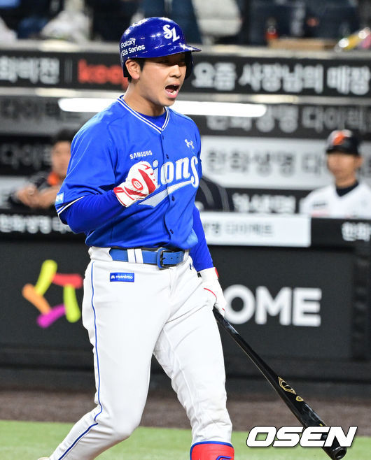 [OSEN=대전, 지형준 기자] 14일 대전 한화생명 볼파크에서 2026 신한 SOL KBO리그 한화 이글스와 삼성 라이온즈의 경기가 열렸다.3연패 중인 한화는 문동주, 4연승을 노리는 삼성은 최원태가 선발로 나섰다.9회초 2사 만루에서 한화 김서현이 삼성 이해승에게 밀어내기 볼넷으로 역전을 허용하자 더그아웃의 선수들 표정이 어두워지고 있다. 2026.04.14/ jpnews@osen.co.kr