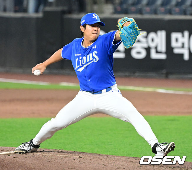 [OSEN=대전, 지형준 기자] 15일 대전 한화생명 볼파크에서 2026 신한 SOL KBO리그 한화 이글스와 삼성 라이온즈의 경기가 열렸다.4연패 중인 한화는 윌켈 에르난데스, 5연승을 노리는 삼성은 양창섭이 선발로 나섰다.1회말 삼성 선발 양창섭이 역투하고 있다. 2026.04.15/ jpnews@osen.co.kr
