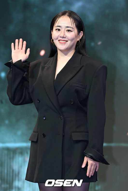 [OSEN=조은정 기자] 넷플릭스 시리즈 '지옥' 시즌2 제작발표회가 21일 서울 종로구 JW 메리어트 동대문 스퀘어에서 열렸다.이날 제작발표회에는 김현주, 김성철, 김신록, 임성재, 문소리, 문근영 배우, 연상호 감독, 최규석 작가가 참석했다.배우 문근영이 포즈를 취하고 있다. 2024.10.21 /cej@osen.co.kr