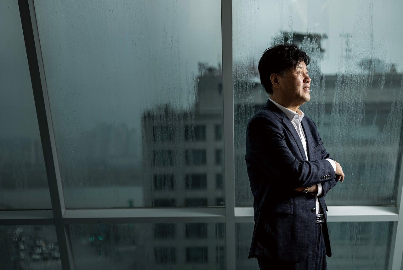 김용 전 민주연구원 부원장은 4월 10일 서울 여의도 국회 앞에서 “대통령의 국정 철학은 결국 민생”이라고 했다. 김정훈 기자