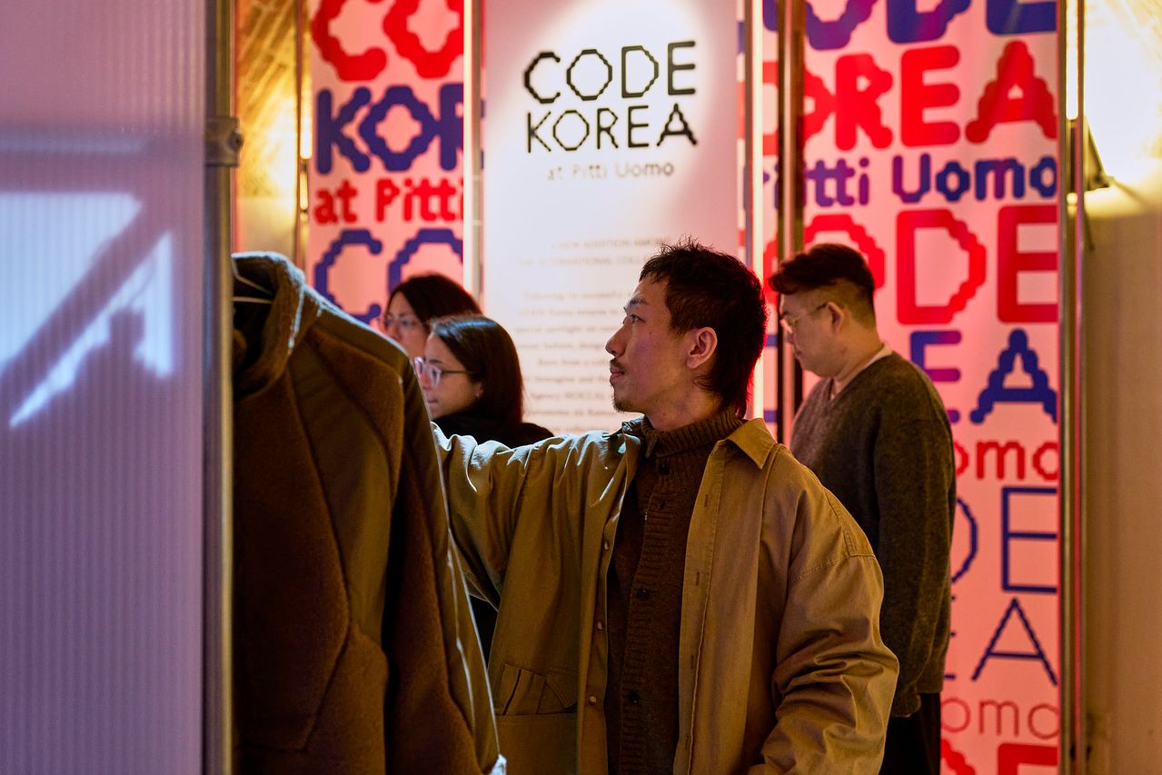 지난 1월 이탈리아에서 열린 '피티 우오모 109' 내 이탈리아 센터 운영관 '코드 코리아'의 모습. 이곳에 들른 방문객만 4480명, 이중 브랜드의 고객인 바이어만 절반 가량 차지했다. 사진 피티 우오모