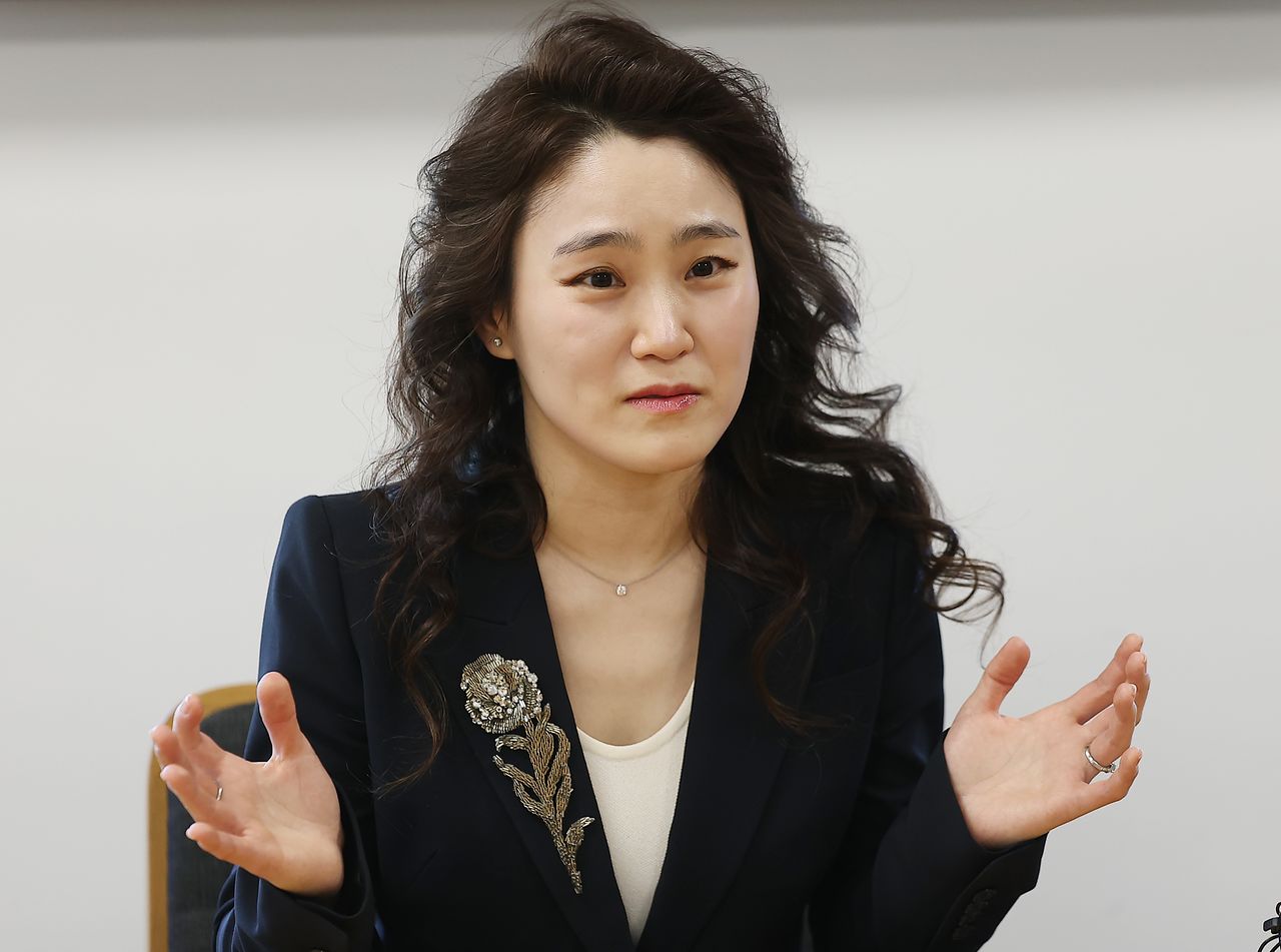 장한나 신임 예술의전당 사장이 24일 서울 종로구 국립현대미술관 서울관에서 열린 임명장 수여식을 마친 뒤 발언하고 있다. [사진 연합뉴스]