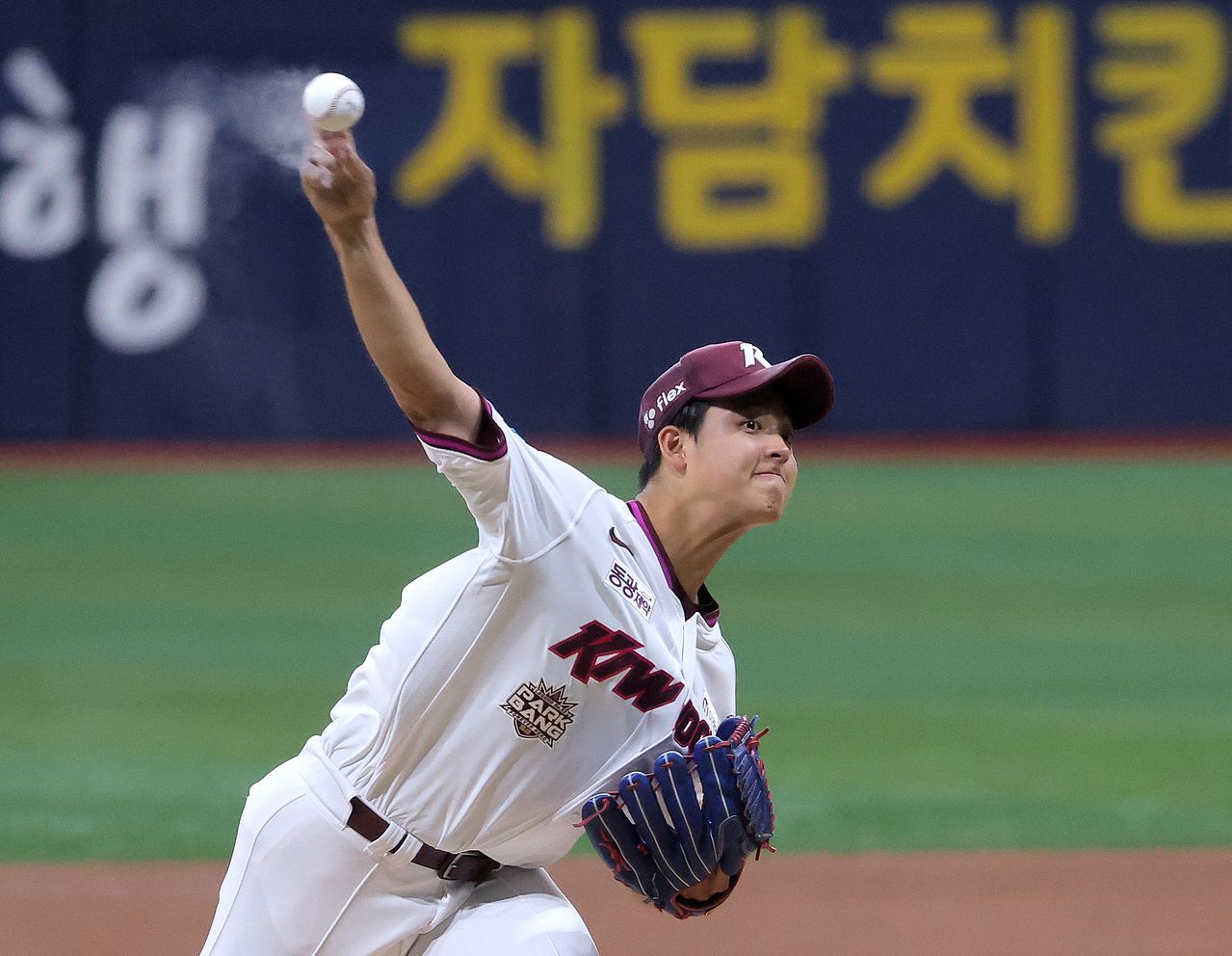 선발 데뷔전 갖는 박준현   (서울=연합뉴스) 류영석 기자 = 26일 서울 고척스카이돔에서 열린 KBO 프로야구 삼성 라이온즈와 키움 히어로즈의 경기.   1회초 키움 선발 투수 박준현이 역투하고 있다. 2026.4.26   ondol@yna.co.kr (끝)  〈저작권자(c) 연합뉴스, 무단 전재-재배포, AI 학습 및 활용 금지〉