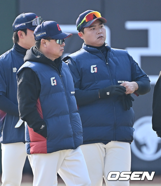 롯데 김태형 감독과 한동희./OSEN DB