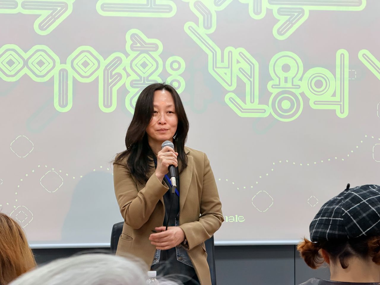 이병희 제주비엔날레 총괄이 지난 20일 기자회견을 열어 제5회 제주비엔날레에 대해 설명하고 있다. 최충일 기자