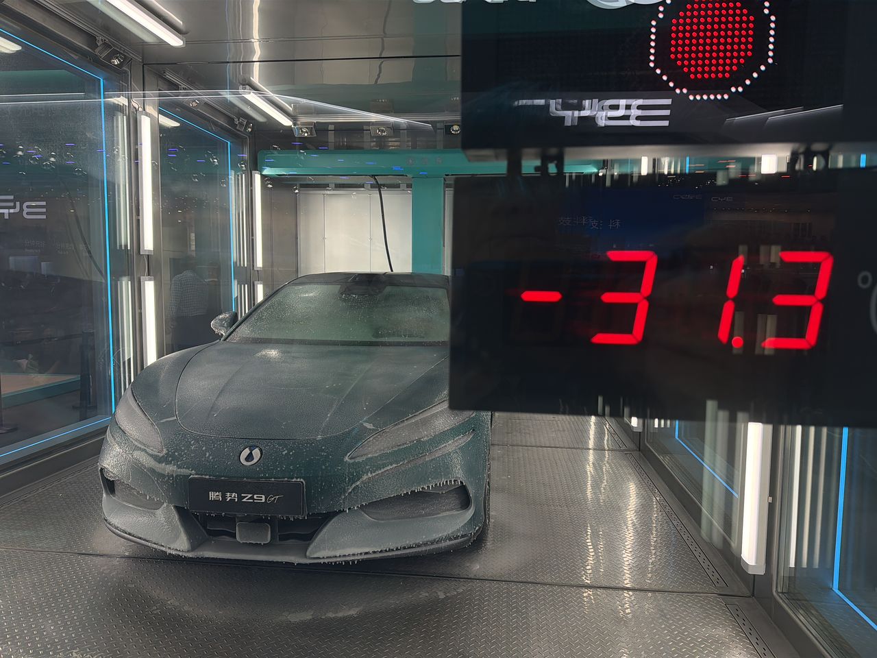24일 베이징 모터쇼에 비야디가 플래시 차저 기술을 전시했다. 영하 31.3도에서 12분만에 97% 완충 기술을 선보였다. 신경진 특파원