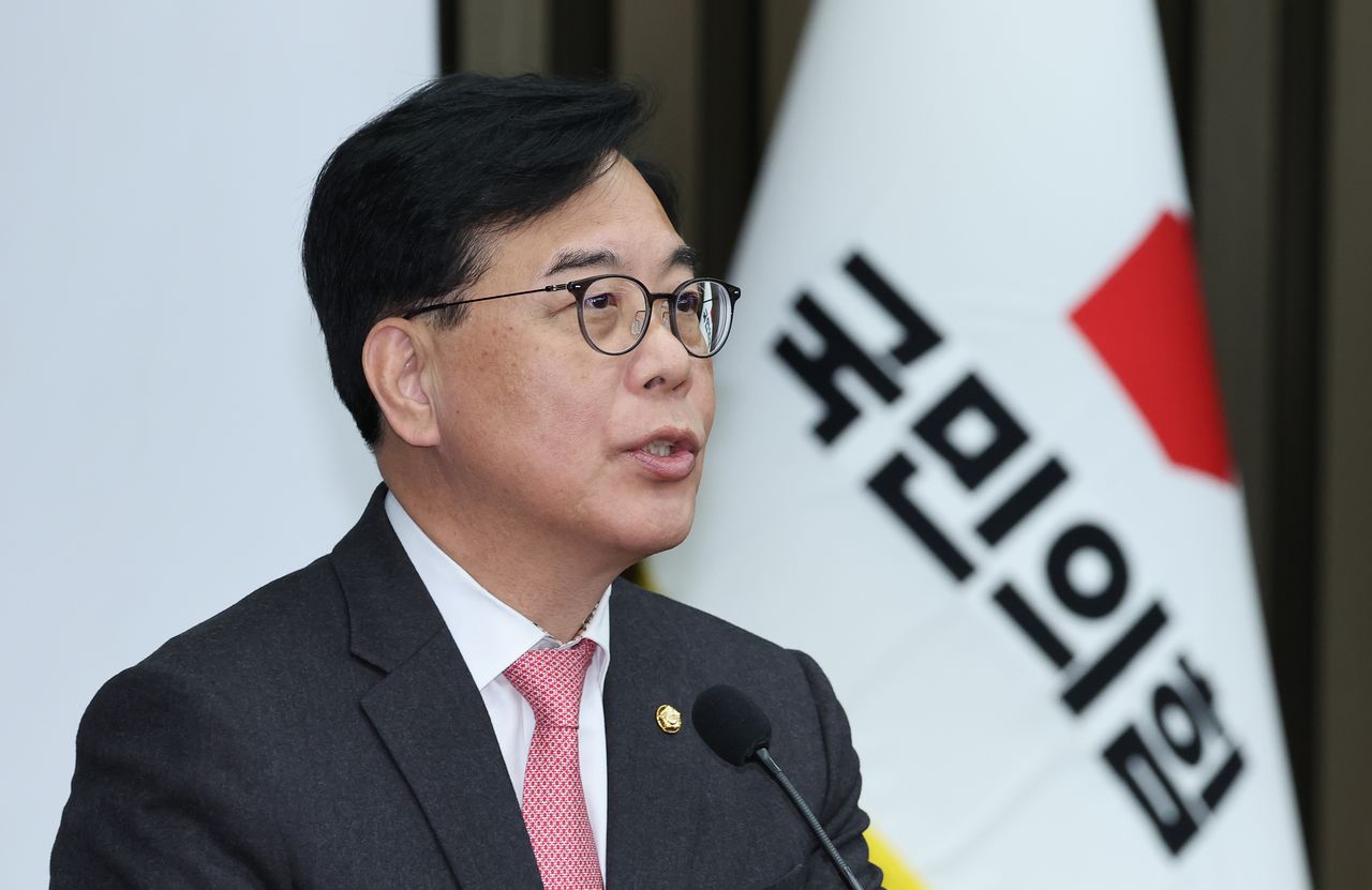 송언석 국민의힘 원내대표가 23일 서울 여의도 국회에서 열린 의원총회에서 발언하고 있다. 뉴스1