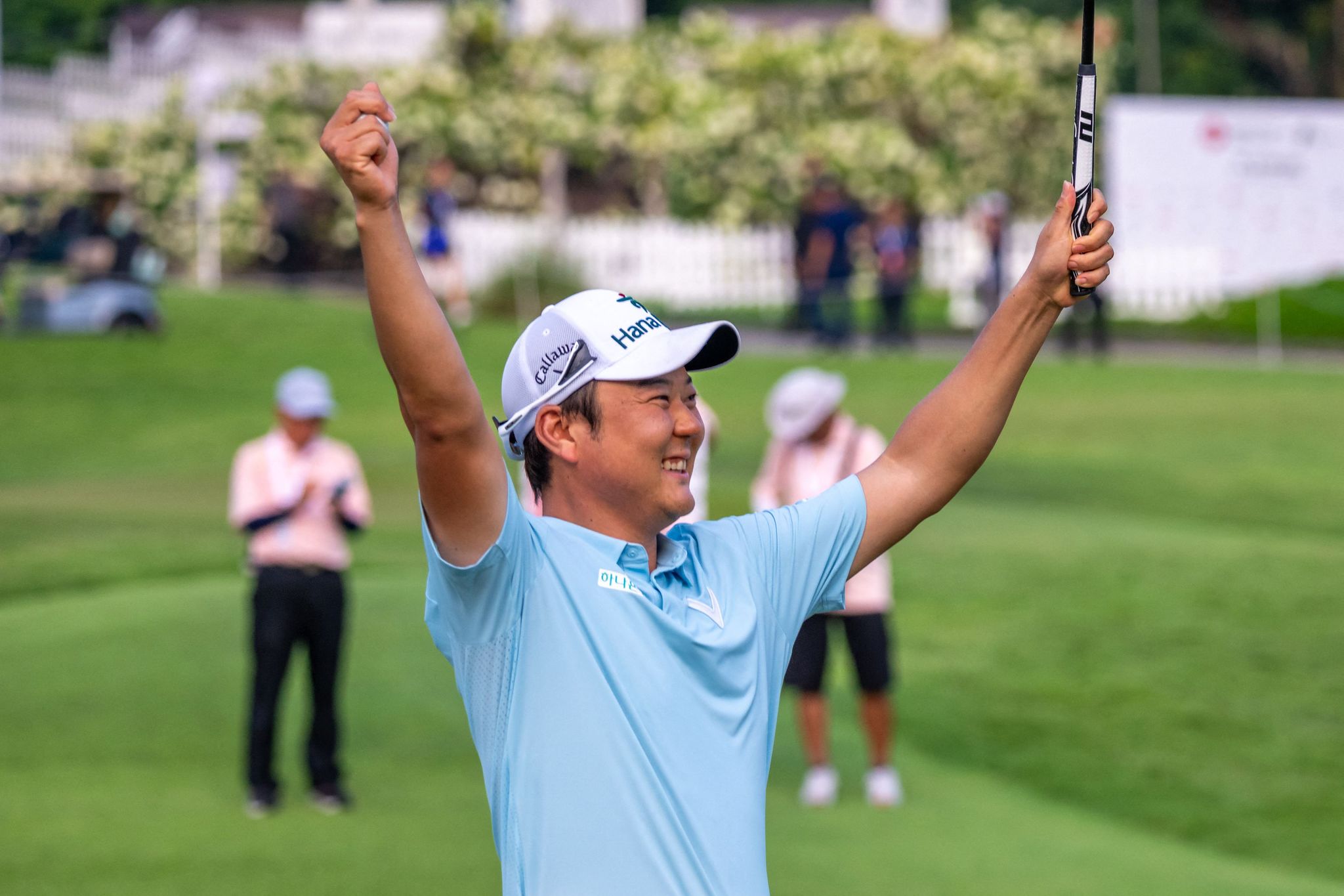 우승 직후 환한 미소와 함께 두 팔을 번쩍 들어 올리며 환호하는 함정우. AFP=연합뉴스
