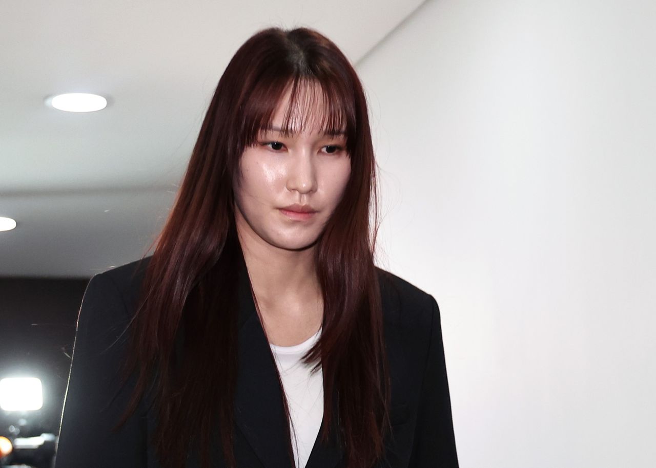 술을 마시고 운전대를 잡은 배구선수 안혜진이 27일 오전 서울 마포구 한국배구연맹(KOVO)에서 음주운전 관련 소명을 하기 위해 상벌위원회에 출석하고 있다. 뉴스1