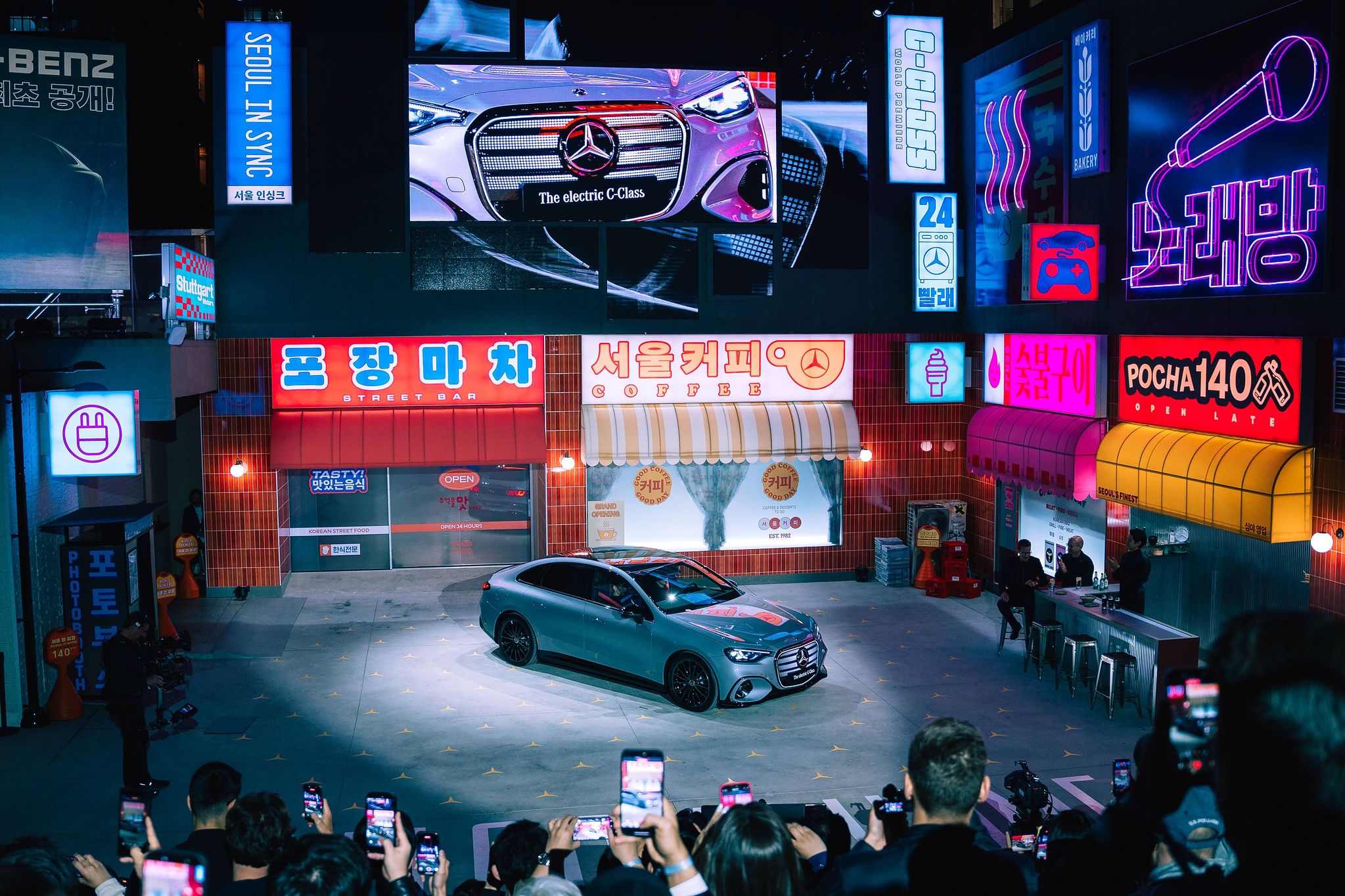 메르세데스-벤츠가 자사의 미래를 여는 핵심 전기차, ‘디 올-뉴 일렉트릭 C-클래스(The all-new electric C-Class)’를 대한민국 서울에서 전 세계 최초로 공개했다. [사진 메르세데스-벤츠 코리아]