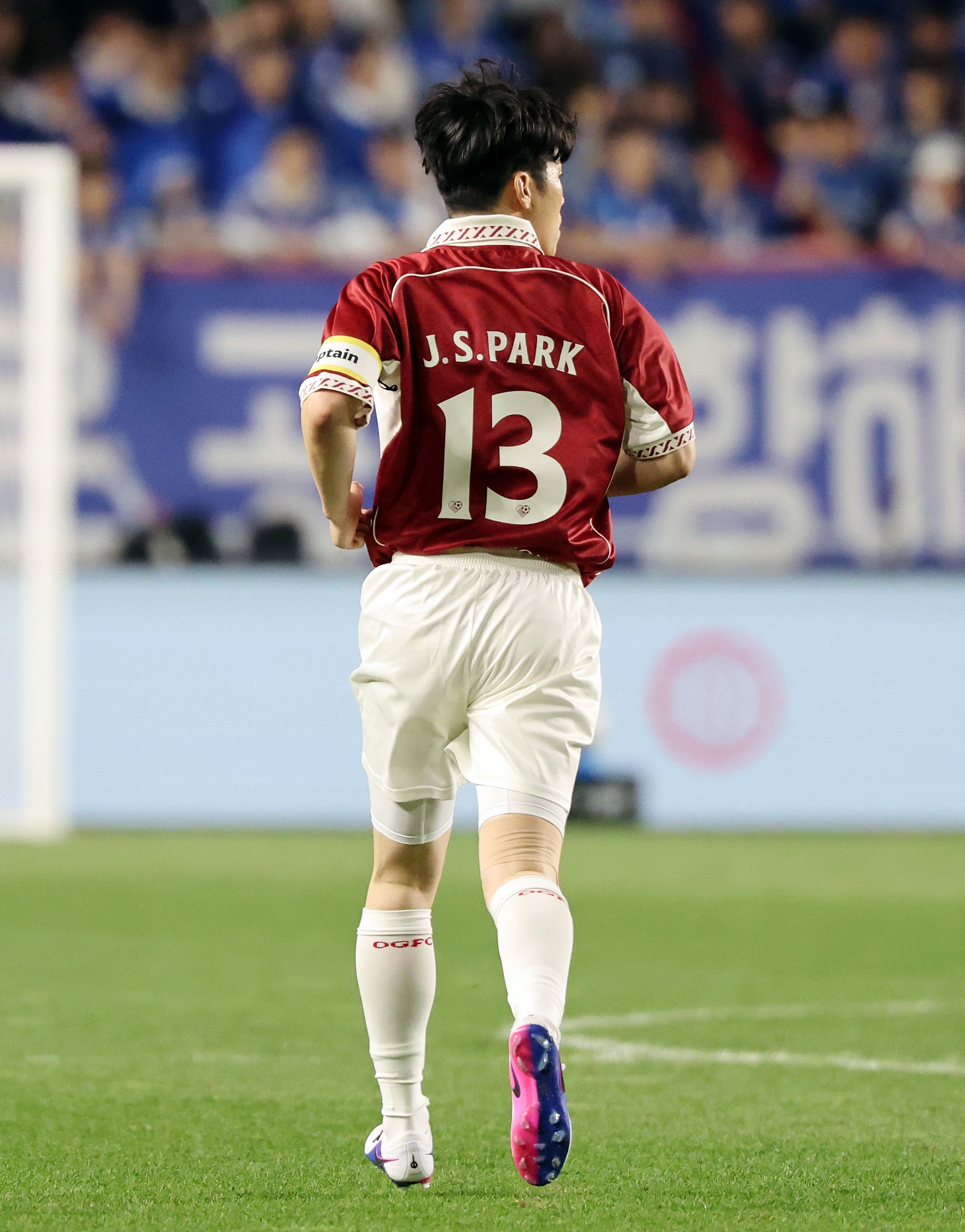 지난 19일 수원월드컵경기장에서 열린 수원 삼성과의 경기에 나선 OGFC 박지성. 뉴스1