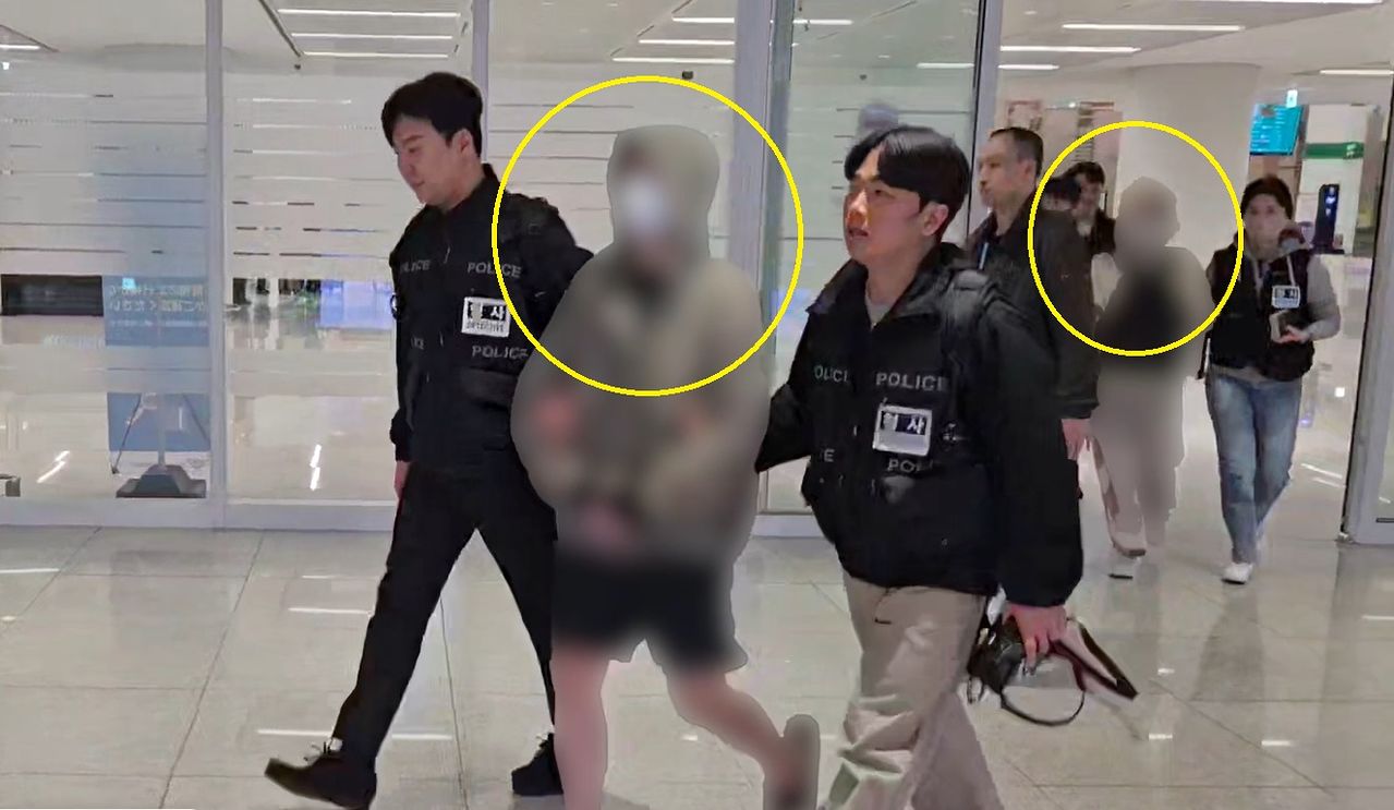 충남경찰청 광역범뵈수사대는 캄보디아와 태국 등에 범죄조직을 운영하면서 국내 피해자 400여 명에게 600억원 가량을 편취한 혐의로 일당을 검거해 국내로 송환했다. [사진 충남경찰청]