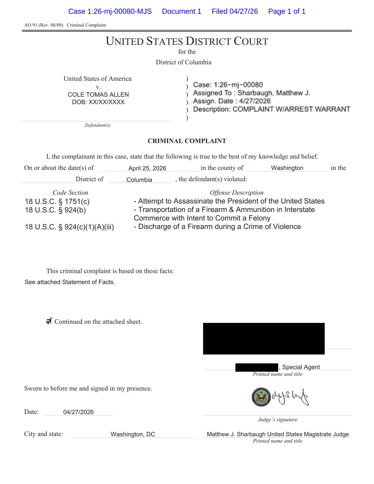 지난 25일(현지시간) 미국 워싱턴 DC 힐튼호텔에서 열린 백악관 출입기자협회 만찬 행사장에서 발생한 총격 사건의 용의자 콜 토마스 앨런의 형사 진술서ㆍ고소장이 27일(현지시간) 미 언론에 의해 공개됐다. 사진은 이날 공개된 형사 진술서ㆍ고소장 맨 앞장. 사진 뉴욕타임스 캡처