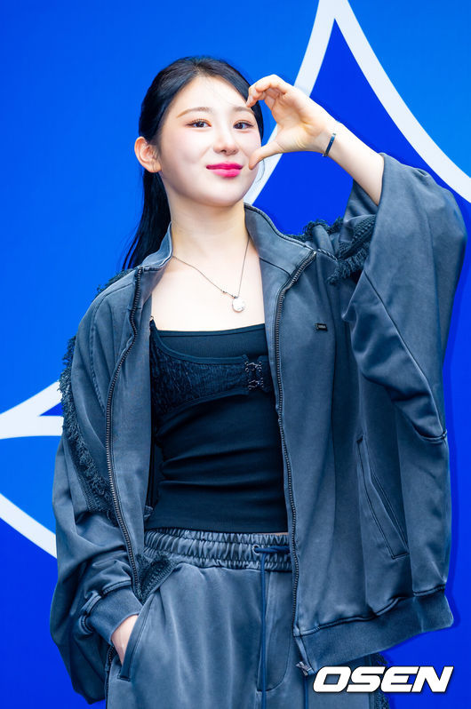 [OSEN=민경훈 기자] 4일 서울 중구 동대문디자인플라자(DDP)에서 ‘2026 S/S 서울패션위크’ 포토월 행사가 열렸다.‘2026 S/S 서울패션위크’는 동대문디자인플라자(DDP) 등 서울 전역에서 7일까지 펼쳐진다.가수 이채연이 포토타임을 갖고 있다. 2025.09.04 / rumi@osen.co.kr