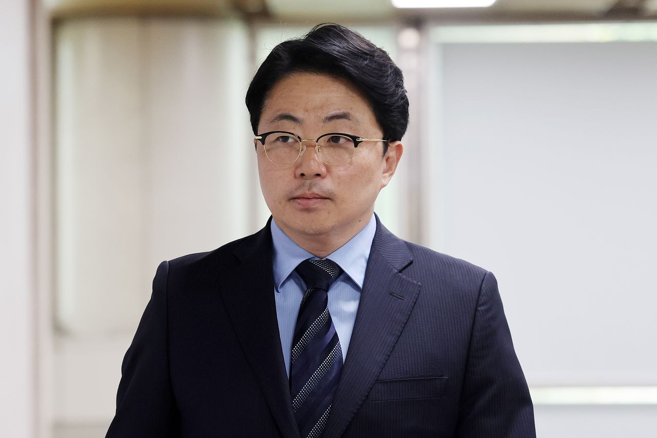 회삿돈을 횡령한 혐의로 재판에 넘겨진 '집사 게이트' 당사자 김예성씨가 29일 서울 서초구 서울고법에서 열린 특정경제범죄 가중처벌법상 횡령 등 혐의 사건 항소심 2심 선고 공판에 출석하고 있다. 이날 서울고법 형사8부는 김씨의 특정경제범죄가중처벌법상 횡령·업무상 횡령 혐의 항소심에서 1심과 같이 무죄 및 공소기각을 선고했다. 뉴스1