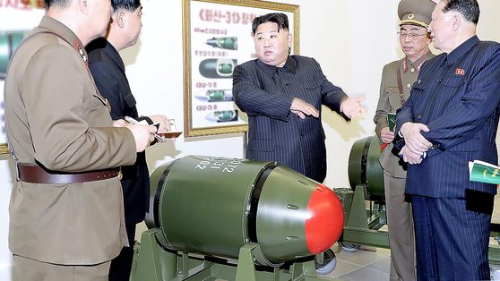 2023년 3월 27일 북한 김정은 국무위원장이 핵무기 병기화 사업을 지도했다고 노동당 기관지 노동신문이 보도했다. 노동신문은 이날 ‘화산-31’로 명명된 것으로 보이는 새 전술핵탄두를 함께 공개했다. 뉴스1