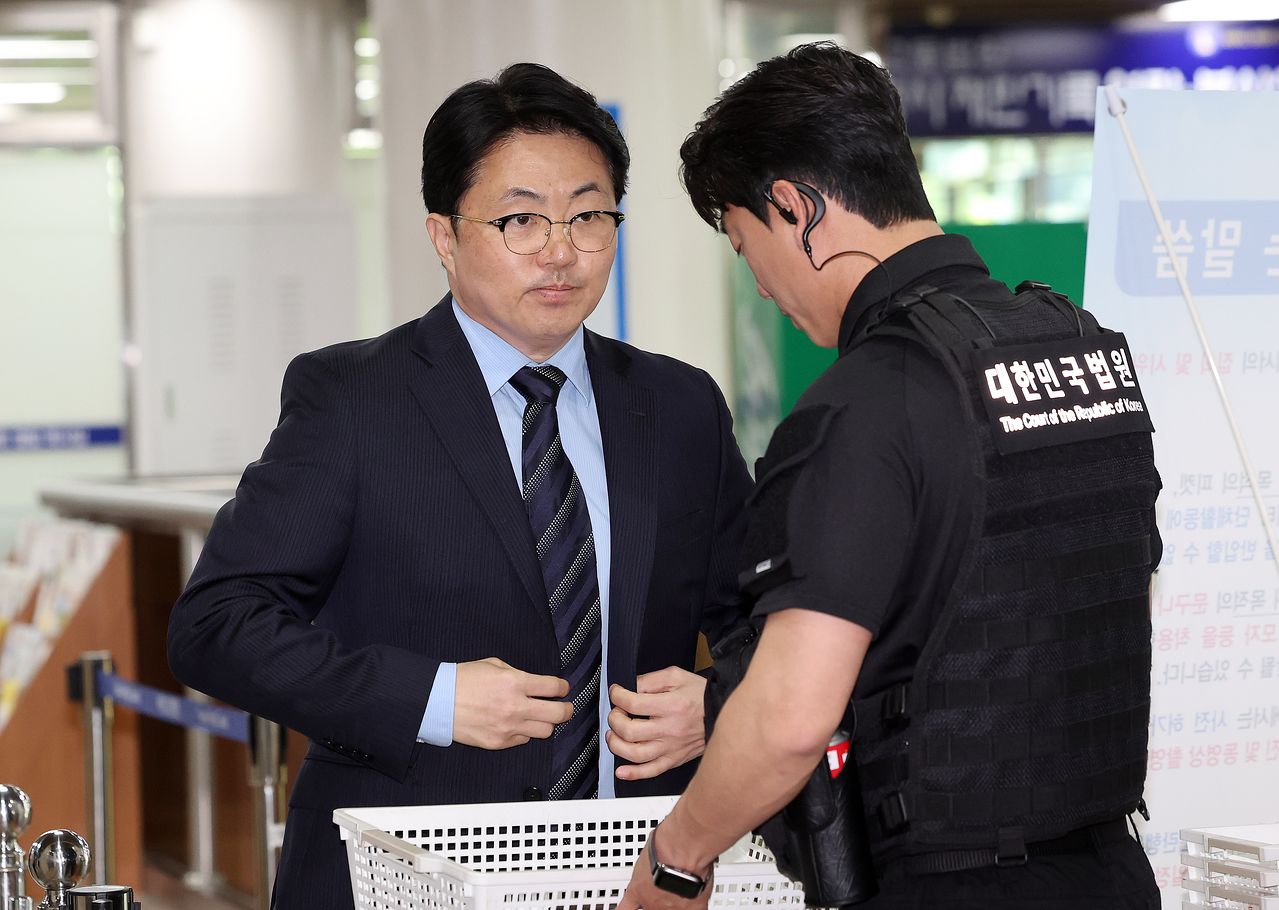 일명 '김건희 집사' 김예성 씨가 29일 서울 서초구 서울고법에서 열린 특정경제범죄 가중처벌법상 횡령 등 혐의 사건 항소심 2심 선고 공판에 출석하고 있다. 연합뉴스