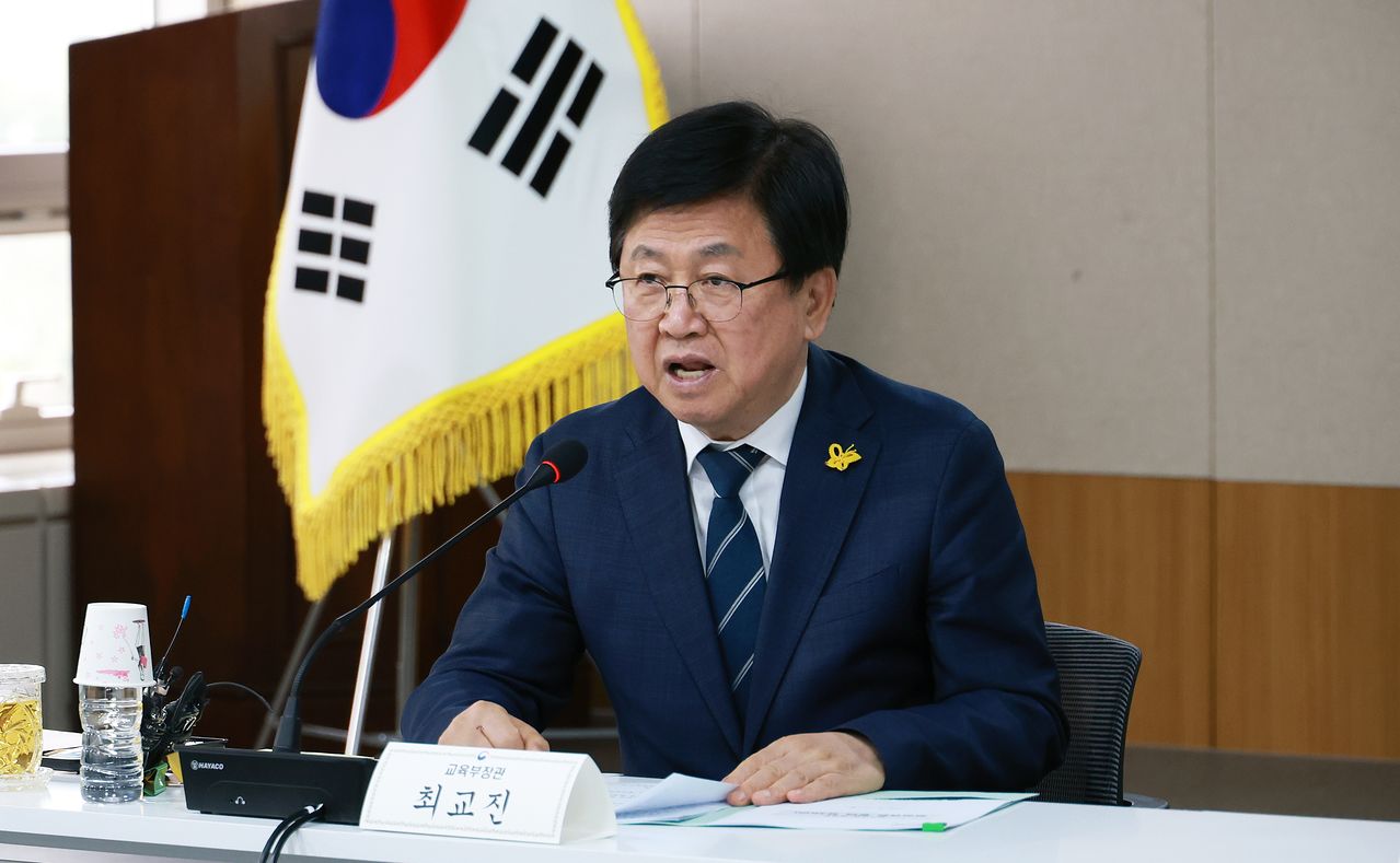 최교진 교육부 장관이 27일 정부세종청사에서 열린 교육부-한국교총 본교섭·협의 개회식에서 발언하고 있다. 연합뉴스