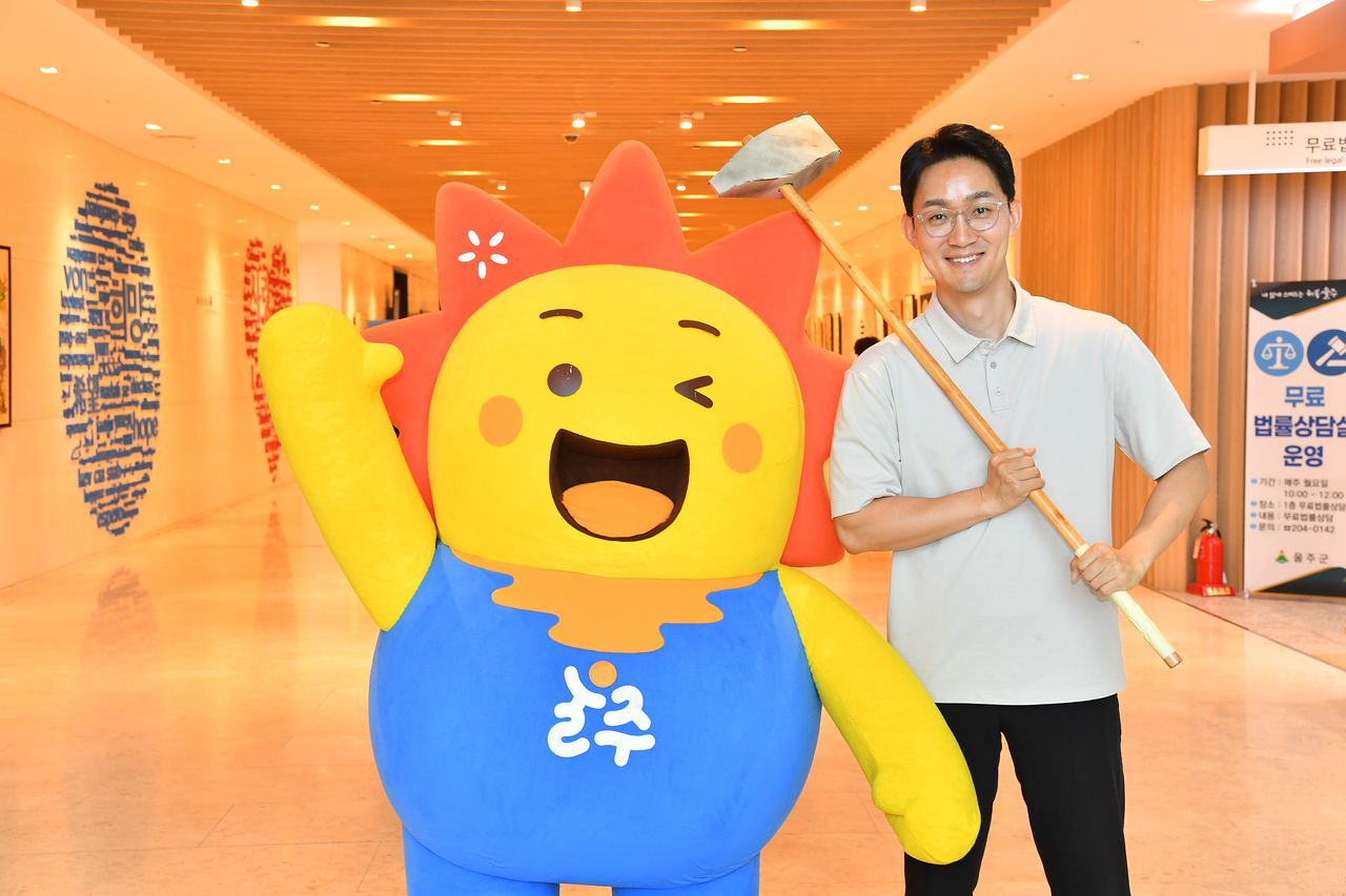 옹기맨이 돌아왔다. 주인공은 울산 울주군청 소속 행정 7급 공무원 정확석(41) 주무관이다. 사진 본인 제공