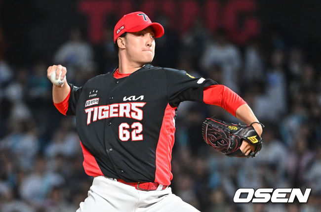 [OSEN=창원, 이석우 기자] 29일 창원NC파크에서 2026 신한 SOL KBO 리그 NC 다이노스와 KIA 타이거즈의 경기가 열렸다. 홈팀 NC는 구창모가, 방문팀 KIA는 이의리가 선발 출전했다. KIA 타이거즈 정해영이 역투하고 있다. 2026.04.29 / foto0307@osen.co.kr