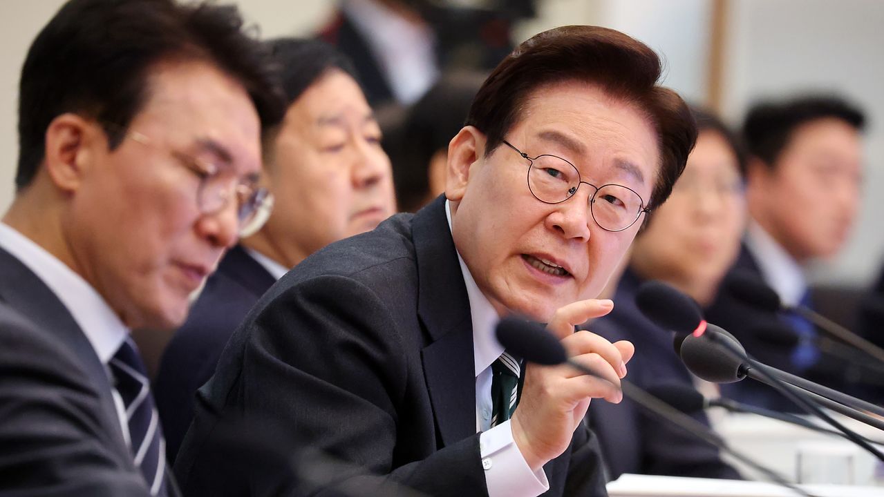 이재명 대통령이 지난 28일 청와대에서 열린 제18회 국무회의 겸 제6차 비상경제점검회의에서 발언을 하고 있다. 뉴스1