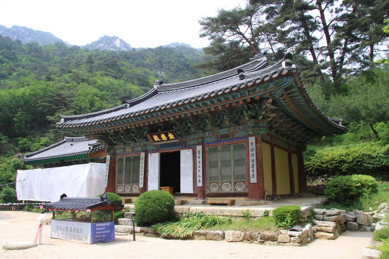 국가유산청은 30일 ‘가평 현등사 극락전’ 등 부불전 6건과 ‘금산 영천암 무량수각’ 등 요사채 4건을 국가지정 문화유산 보물로 지정 예고했다. 사진은 가평 현등사 극락전. 사진 국가유산청