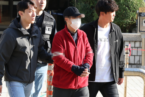 한동훈 전 법무부 장관의 집 앞에 흉기를 두고 간 혐의를 받는 40대. 연합뉴스