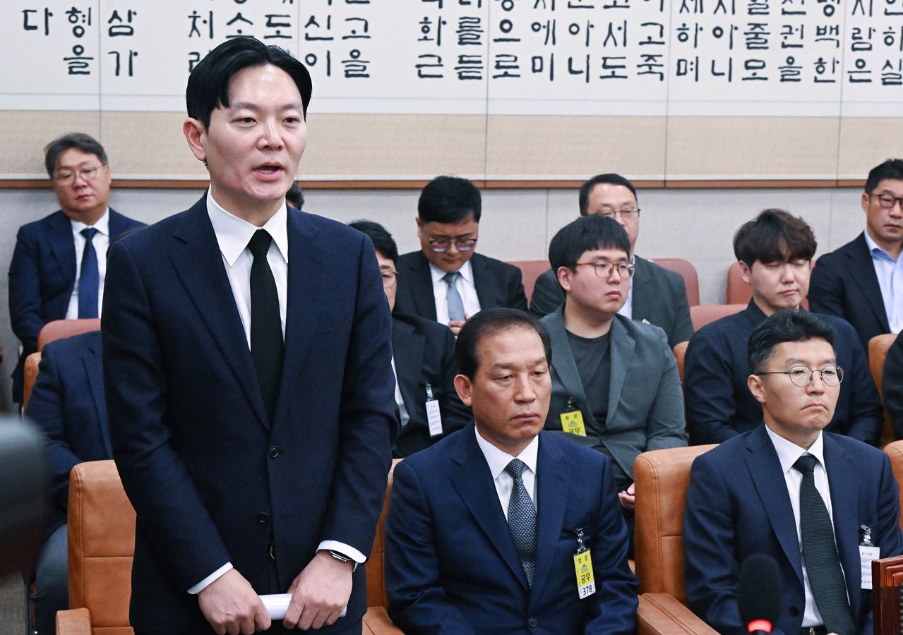박상용 검사가 지난 14일 국회 윤석열정권정치검찰조작기소의혹사건진상규명국정조사특별위원회에서 열린 쌍방울 대북송금 조작기소 의혹 사건 청문회에서 증인 선서를 거부한 뒤 소명 기회를 요구하고있다. 임현동 기자