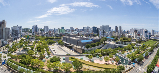 광주광역시 동구 옛 전남도청 일대에 들어선 국립아시아문화전당 전경. [중앙포토]