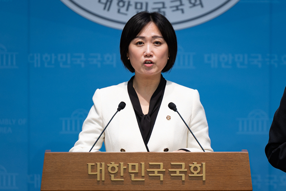 백승아 더불어민주당 원내대변인이 지난해 9월19일 서울 여의도 국회 소통관에서 브리핑하고 있다. 뉴스1