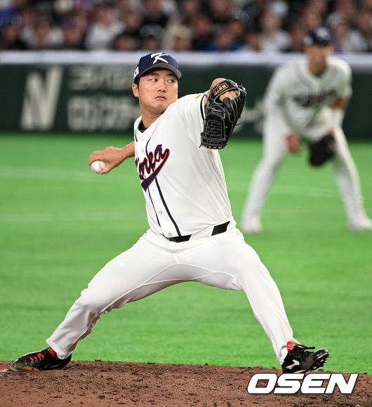 [OSEN=도쿄(일본), 손용호 기자] 8일 일본 도쿄돔에서 2026 월드베이스볼클래식(WBC) 1라운드 C조 조별리그 대한민국과 대만의 경기가열렸다.한국은 전날(7일) 일본과의 경기에서 6-8로 석패했다. 앞서 체코전을 11-4로 잡았던 한국은 1승1패를 마크하게 됐고, 남은 대만전과 호주전에 사활을 걸어야 한다.9회초 한국 고우석이 역투하고 있다. 2026.03.08/spjj@osen.co.kr