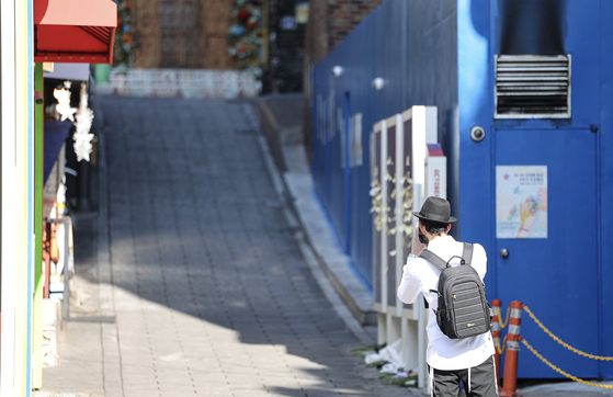 2022년 참사 사고가 발생한 서울 이태원역 인근 골목의 모습. 김경록 기자