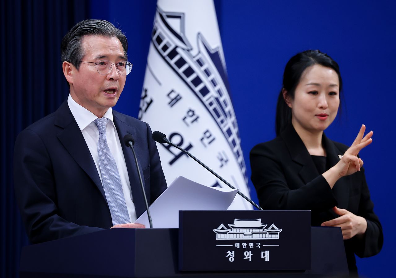 김용범 정책실장이 27일 청와대 춘추관에서 이날 열린 이재명 대통령과 데미스 허사비스 구글 딥마인드 최고경영자(CEO) 면담 관련 브리핑을 하고 있다. 연합뉴스