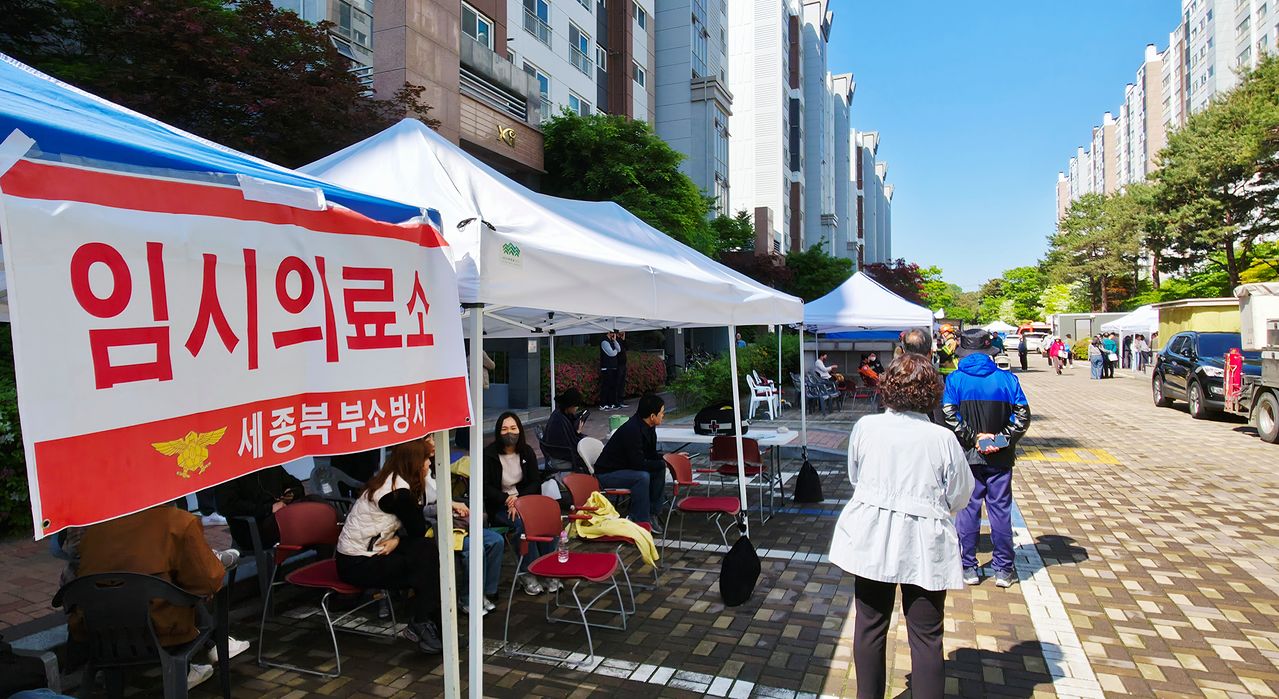 정전사태가 발생한 세종시 조치원읍 한 아파트 단지에 임시의료소가 설치돼 있다. 김성태 객원기자
