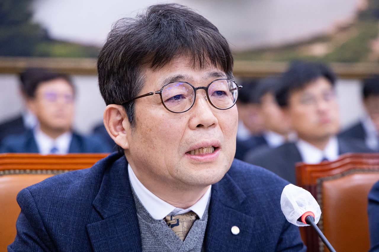 유상대 한국은행 부총재가 지난해 10월 30일 서울 여의도 국회에서 열린 농림축산식품해양수산위원회의 해양수산부 등에 대한 국정감사에 증인으로 출석해 의원 질의에 답하고 있다. 뉴스1