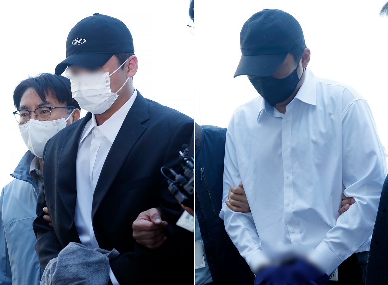 고(故) 김창민 영화감독을 폭행해 숨지게 한 혐의를 받는 피의자 A씨와 B씨 2명이 4일 오전 의정부지법 남양주지원으로 구속 전 피의자 심문(영장실질심사)을 받기 위해 들어오고 있다.  뉴스1