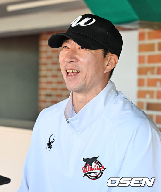 [OSEN=울산, 이석우 기자] 27일 울산 문수야구장에서 2026 메디힐 KBO 퓨처스리그 울산 웨일즈와 KIA 타이거즈의 경기가 열린다. 울산 웨일즈 고효준이 기자들과 인터뷰를 하고 있다. 2026.04.27 / foto0307@osen.co.kr