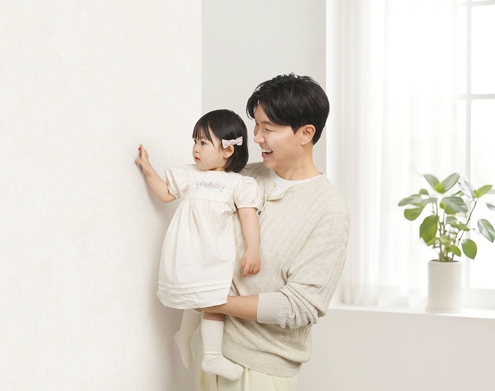 그랑디 전속 모델인 방송인 박수홍와 그의 딸 재이. [사진 케이에스더블유]